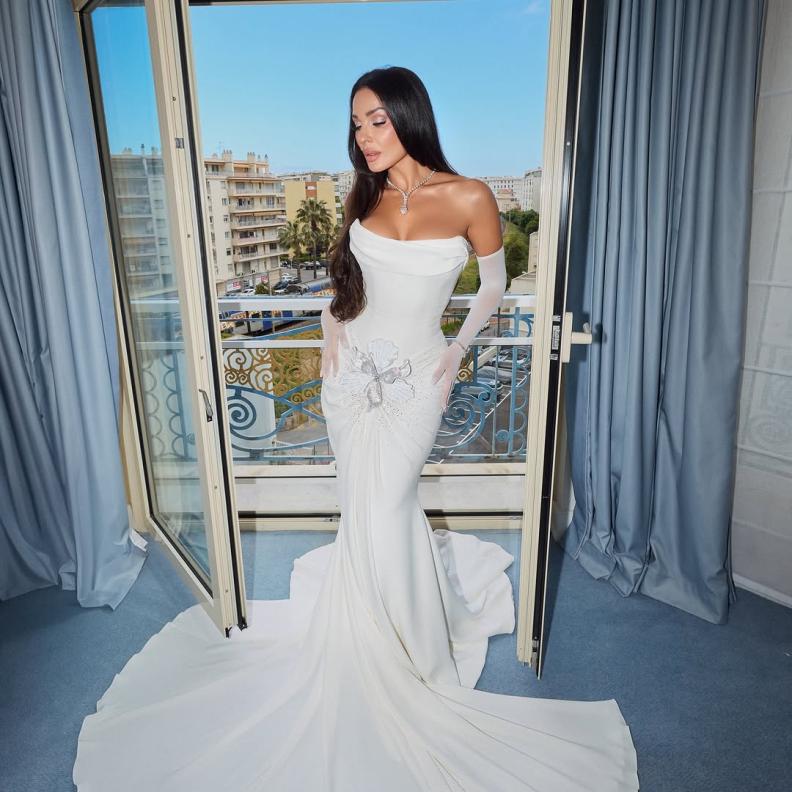 أجمل فساتين سهرة تألقت بها نادين نسيب نجيم عام 2025