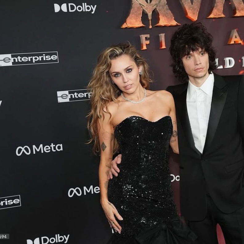 مايلي سايرس وخطيبها