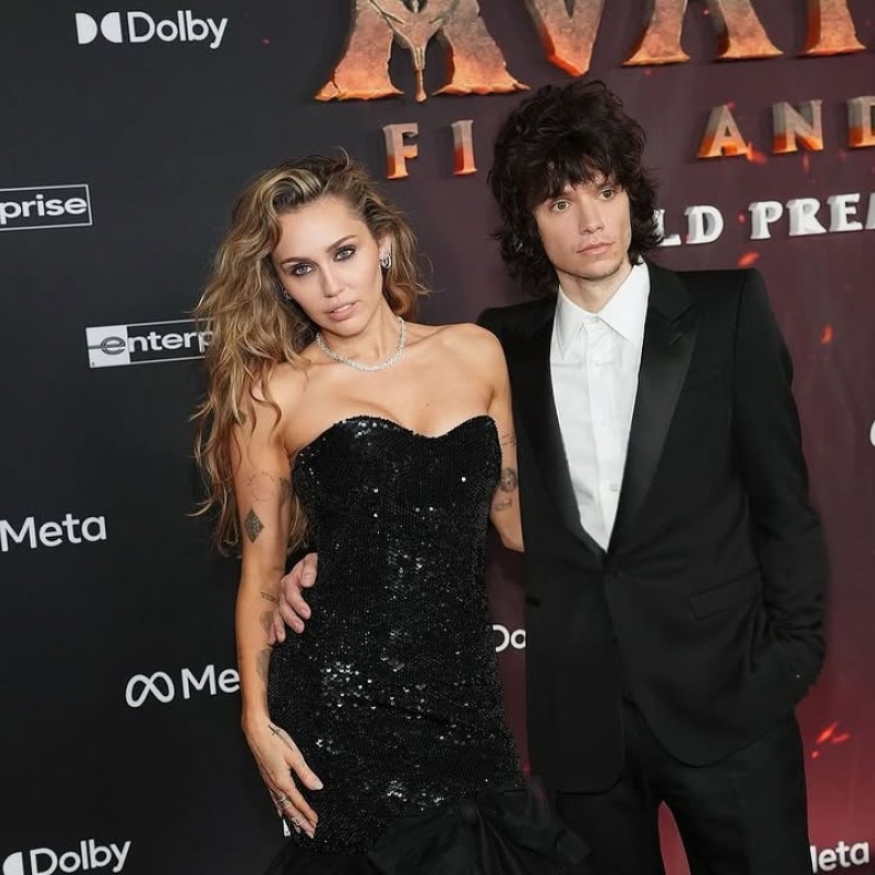 مايلي سايرس وخطيبها