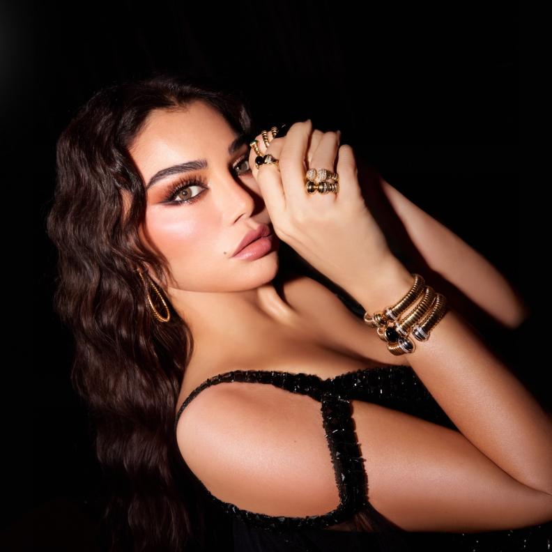 مكياج وتسريحات شعر هيفاء وهبي في حصاد الجمال 2025