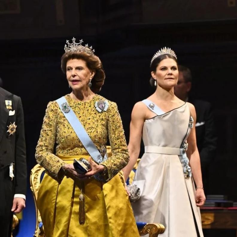 تألق للأميرة فيكتوريا والأميرة مادلين 