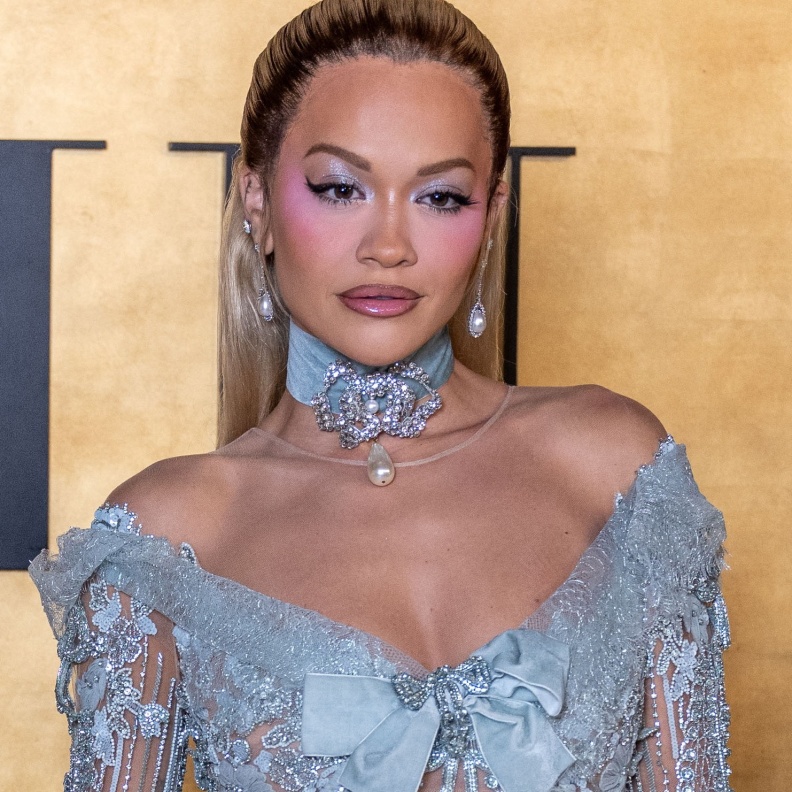 من اللمعان الجريء إلى الكلاسيكية الناعمة… هكذا تألقت النجمات العالميات في احتفالية "المرأة في السينما" 