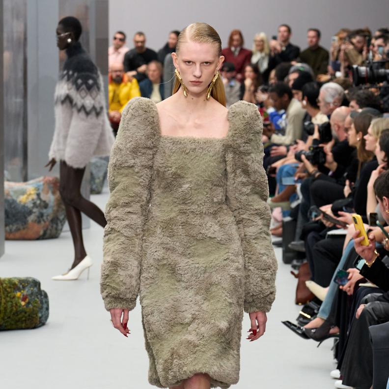 خامات الـ Teddy-Bear الملمس الأكثر رواجاً في شتاء 2026