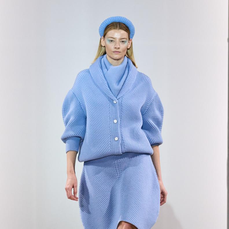  طقم أزرق من Amalia