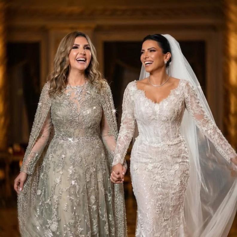 أناقة الفنانة نادية مصطفى تلفت الأنظار في الزفاف