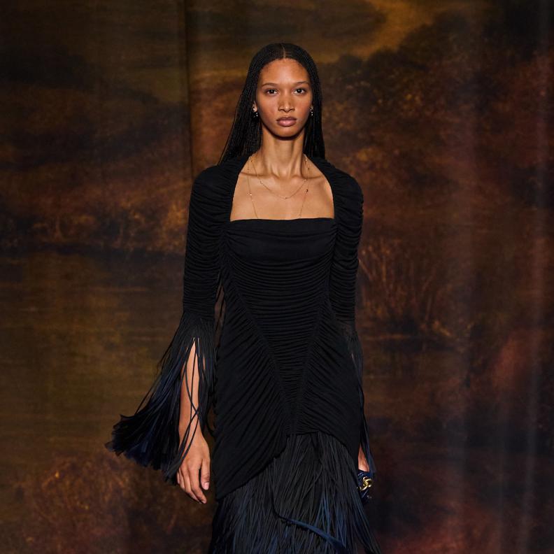 فستان الشراشيب الأكثر أناقة هذا الموسم من Burberry