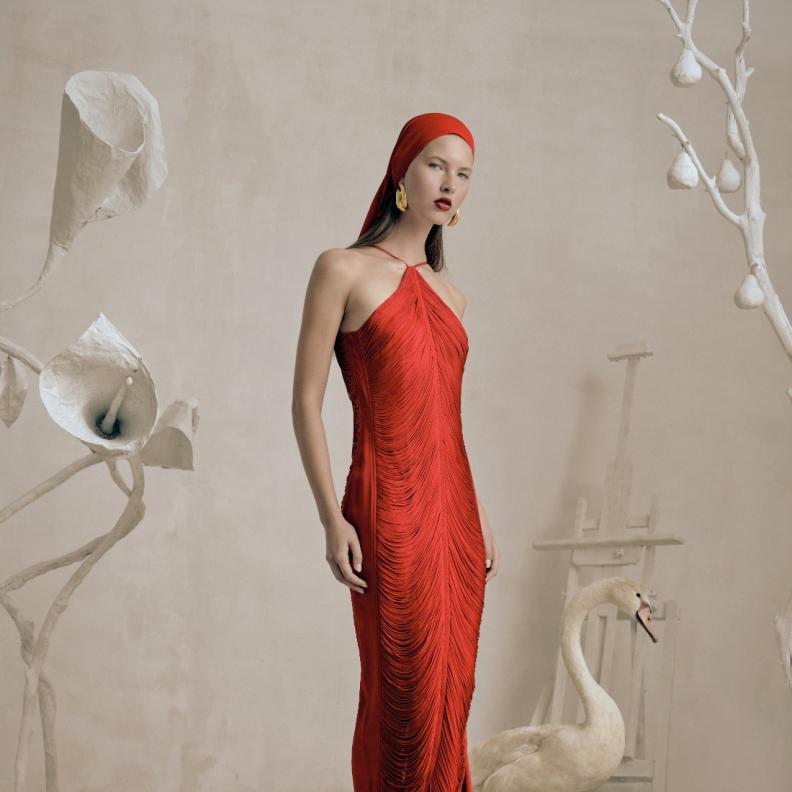 إطلالة بالأحمر من مجموعة الأعياد الخاصة بـ Cult Gaia