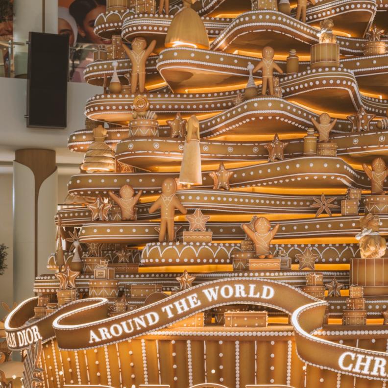 ديكور بوتيك "ديور" Dior الآسر وشجرة العيد الساحرة في دبي مول