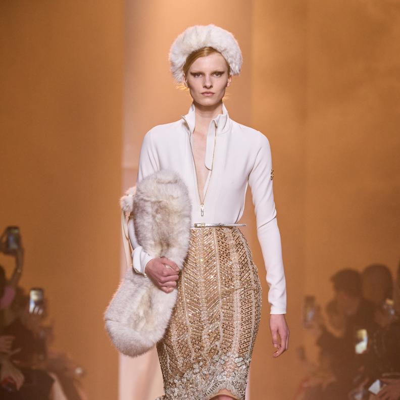 تنسيق الذهبي مع الأبيض بأسلوب Elie Saab