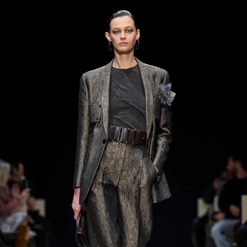 البدل الرسمية في موسم الأعياد بأسلوب Giorgio Armani