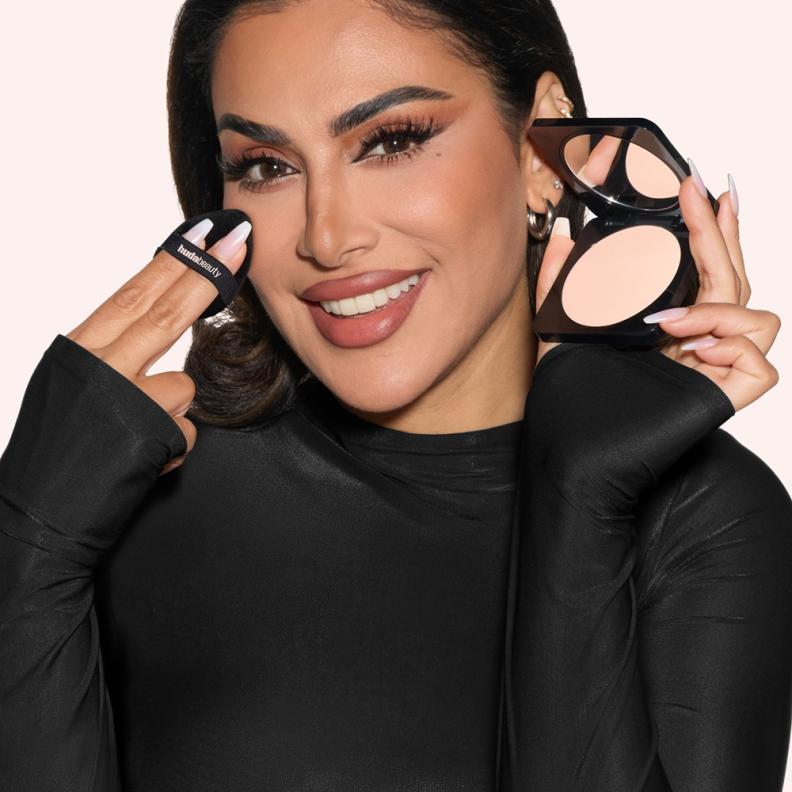 مستحضر EASY BAKE الأيقوني من Huda Beauty 