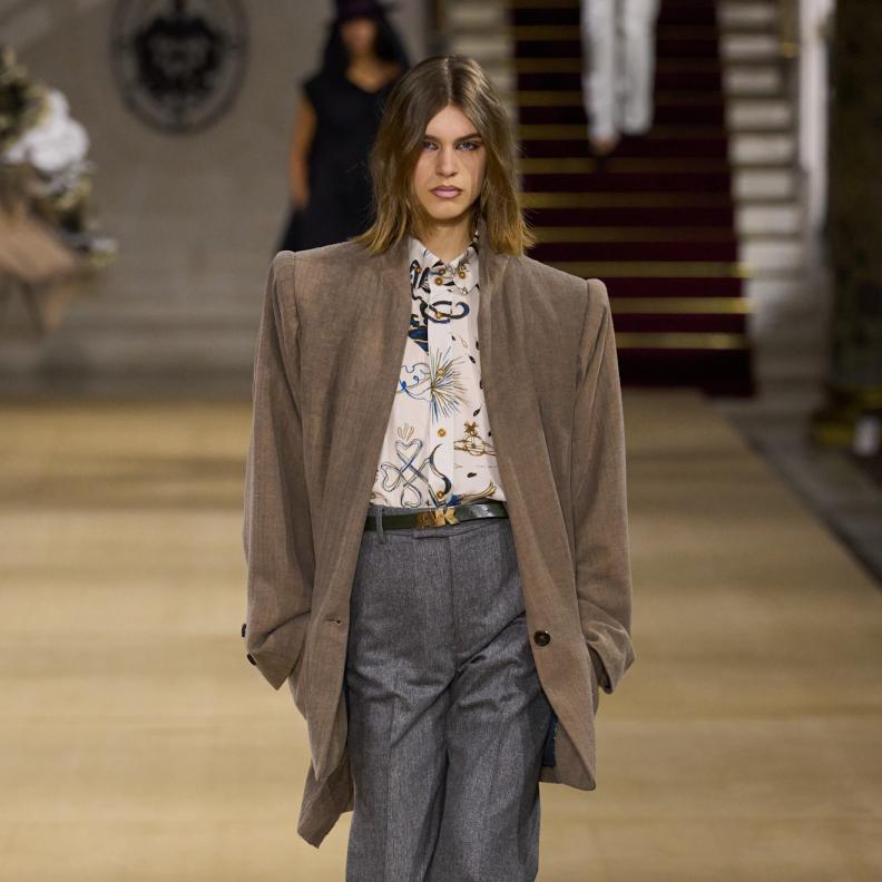 موضة التوبات المزخرفة تجعل أناقتك محطّ أنظار الجميع هذا الشتاء