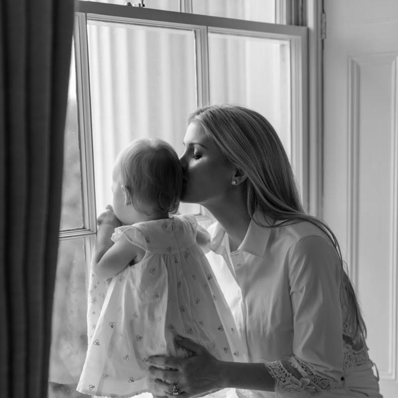 الليدي كيتي سبنسر وأثينا الصغيرة في مغامرة ملكية فوق ثلوج لابلاند