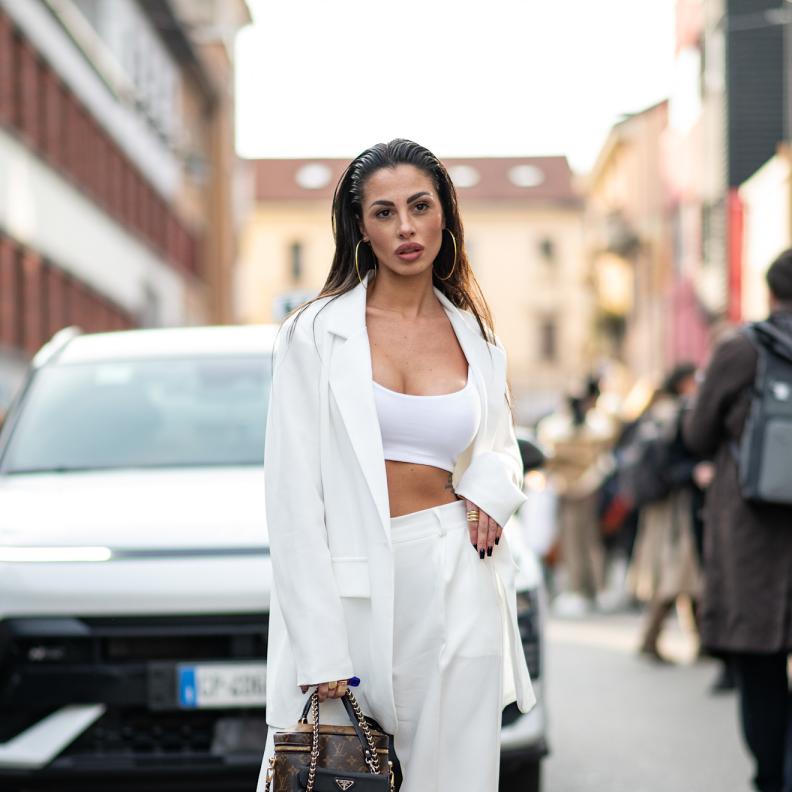 تنسيق السروال الأبيض بأسلوب Street style