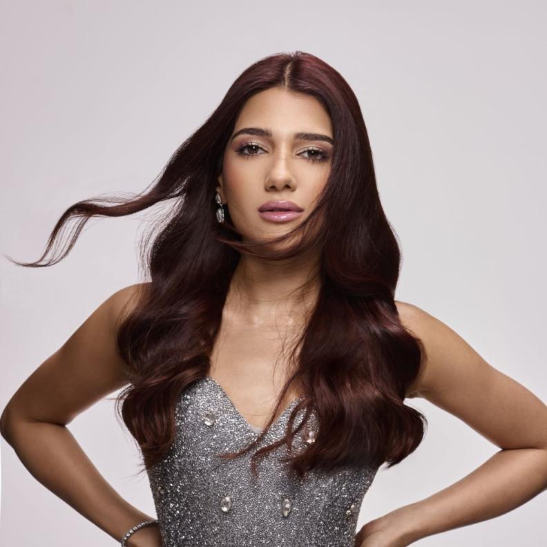 Narins Beauty تطلق ملمّع الشفاه الجديد AURA بتأثير التبريد ولمعان الألماس