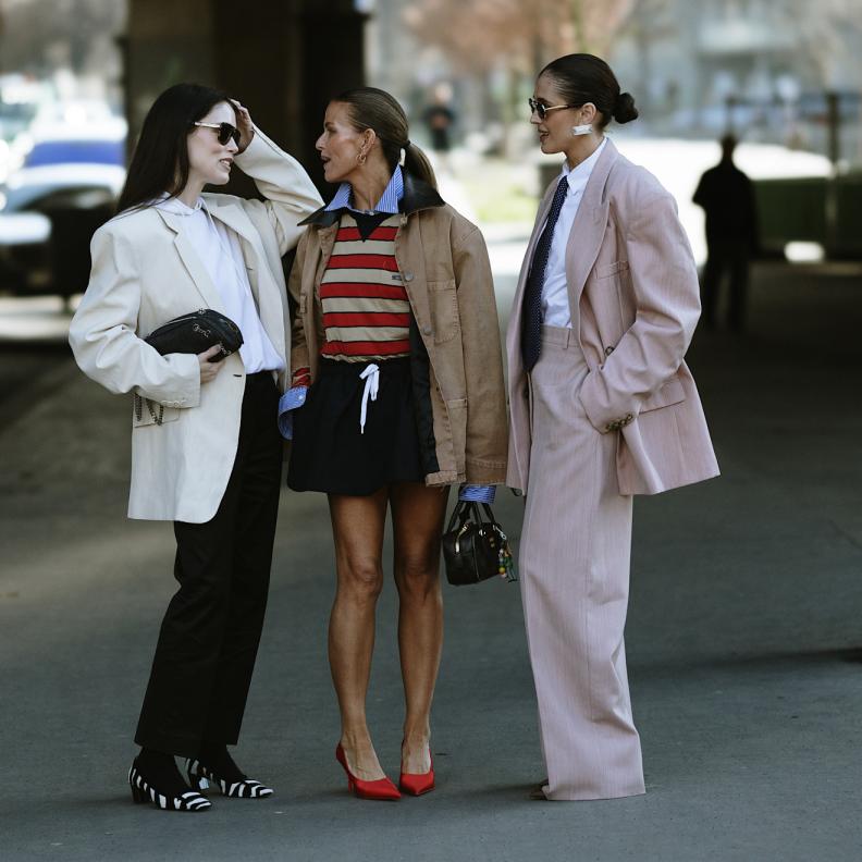 أفكار إطلالات عصرية وستايلش لشتاء 2026 بأسلوب Street style