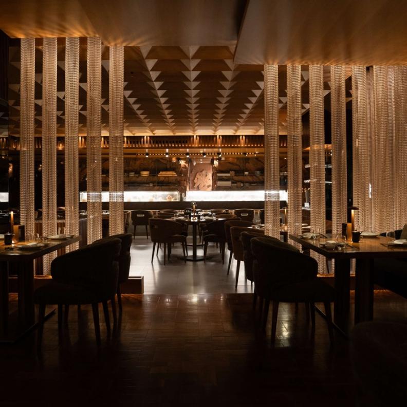 عام جديد يبدأ بنكهات راقية… دليلك إلى مطاعم الرياض الفاخرة في ليلة رأس السنة