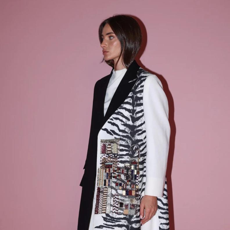 خاص ل"هي": "جايا"...عباءة تفهم بالإحساس قبل الشكل