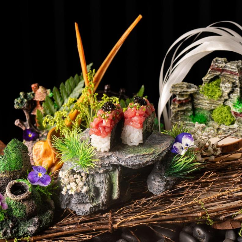 "كورو"… أجمل الأطباق اليابانية بلمسة سعودية معاصرة في قلب الرياض 