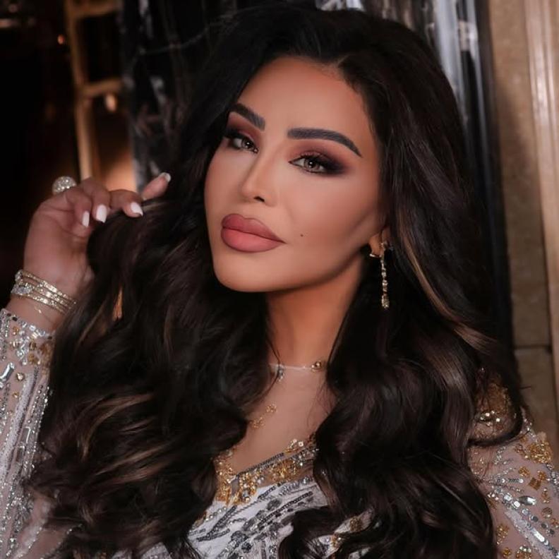 مكياج وتسريحات شعر النجمة الإماراتية أحلام في حصاد 2025