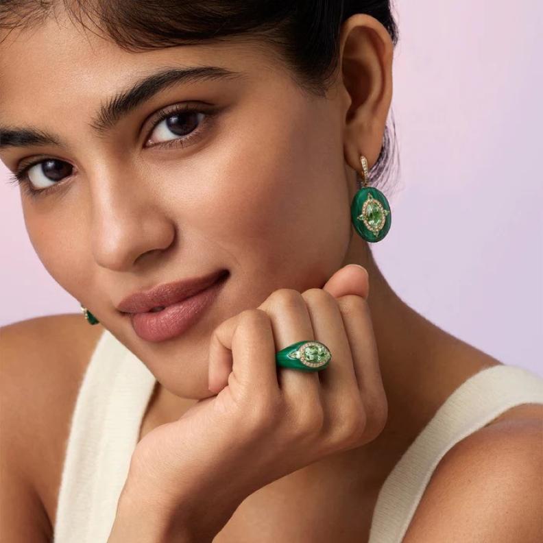 أقراط التورمالين الأخضر والمالاكيت من Boghossian