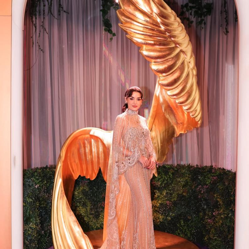 إطلالات ساحرة ومجوهرات عالمية لنجمات تركيا خلال جوي اوورد 2026