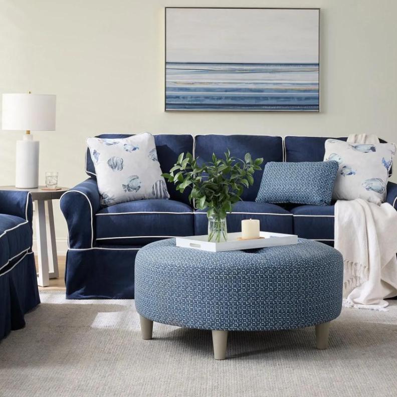 الأرائك ذات الأغطية القماشية