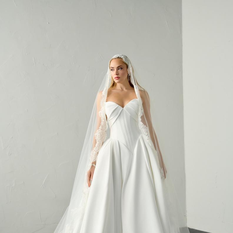 الخصر الباسك في مجموعة جاستين ألكساندر لخريف 2026