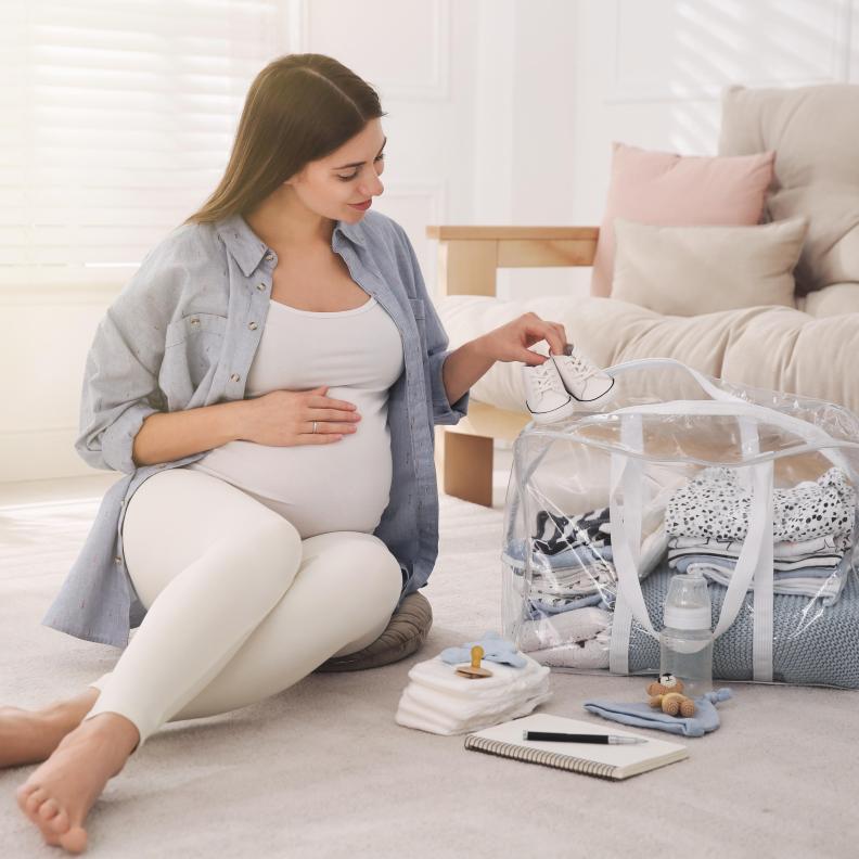 تحضير مستلزمات حقيبة الولادة الشتوية