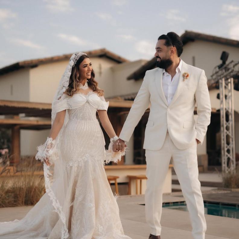 حاتم فهمي مع عروسته في يوم زفافه