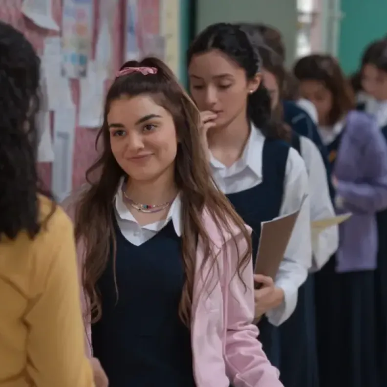 صراعات المراهقات تسيطر على جرس إنذار -الحفرة