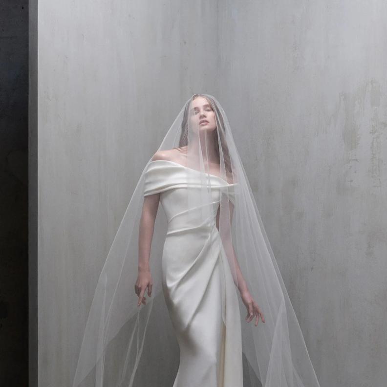 فستان زفاف كلاسيكي توقيع إيلي صعب