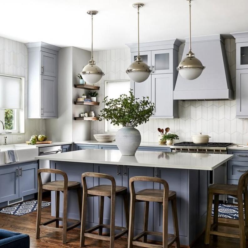 قد تؤدي بعض الأخطاء التصميمية الشائعة إلى شعور المطبخ بالضيق