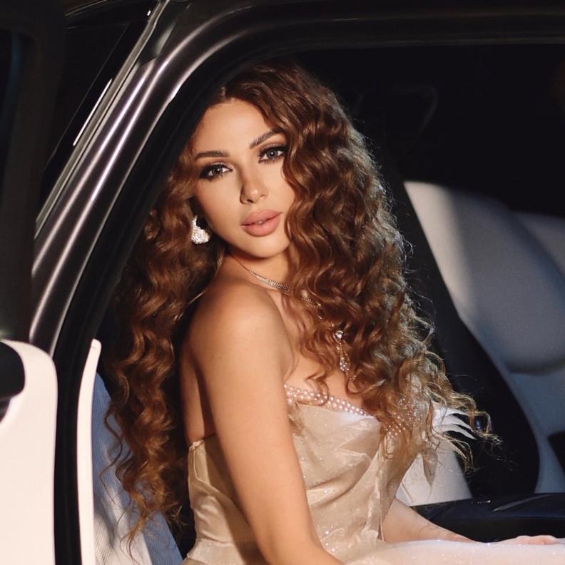 مجوهرات ميريام فارس الأنثوية تخطف الأنظار في أحدث ظهور لها