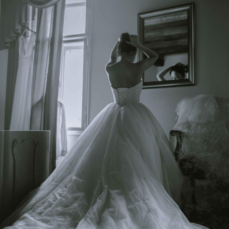 مرحلة تجهيز فستان الزفاف