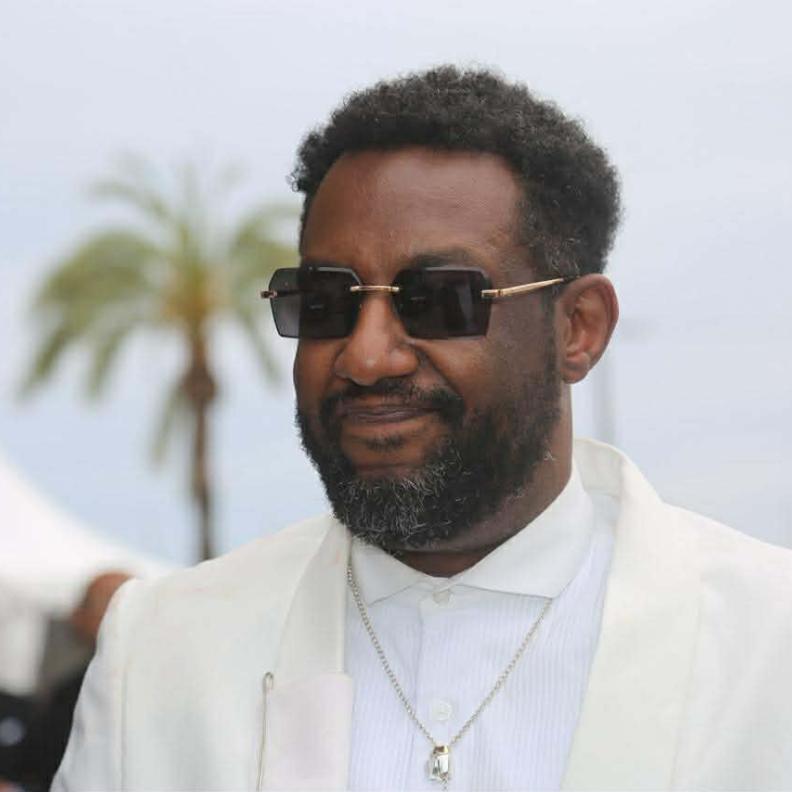 "كرت أزرق" فيلم سوداني مصري إلى برلين ..مغامرة جديدة لأمجد أبوالعلاء ومحمد العمدة 