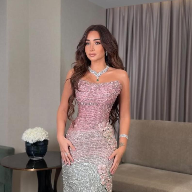 هنا الزاهد بفستان سهرة سترابلس  بتصميم مرصع 