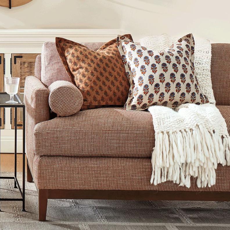 يبرز قماش التويد كأحد أبرز صيحات شتاء 2026