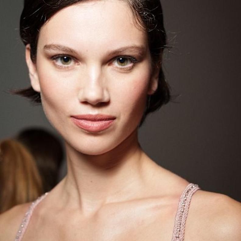 اساسيات العناية بالبشرة بشكل صحي