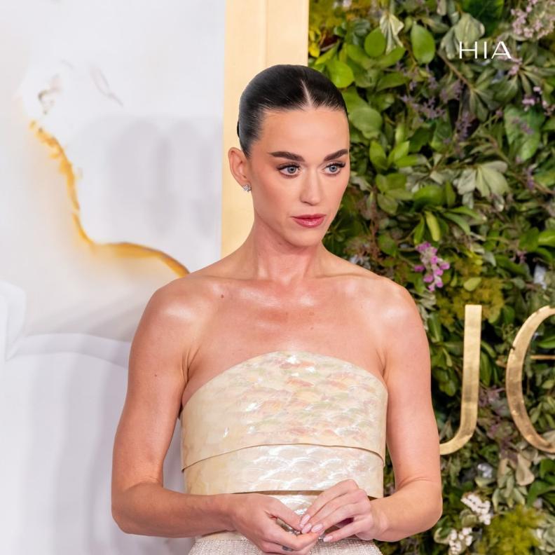 اطلالة Katy Perry برسمات المكياج البني