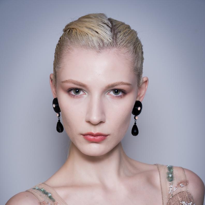 المكياج الراقي عنوان اليوم الثاني من أسبوع الموضة الهوت كوتور الباريسي لربيع وصيف 2026