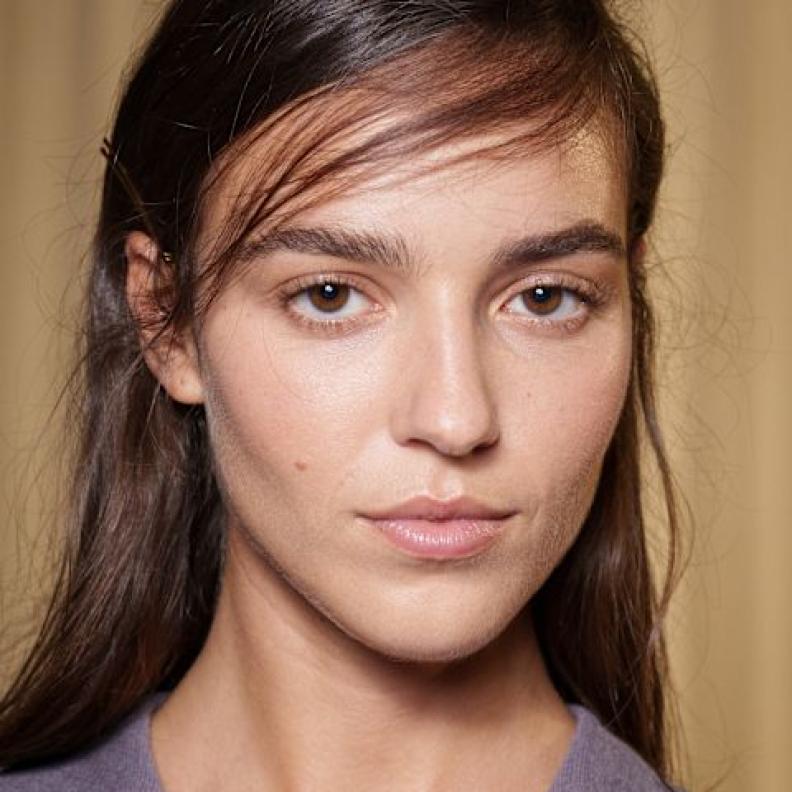  تأثير معجون الأسنان على حب الشباب