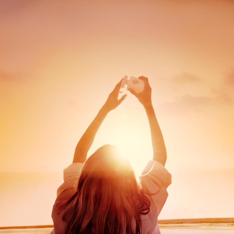 تقدم علامة العطور الفرنسية الفاخرة INITIO Parfums Privés العطر المميزLIFT ME UP المستوحى من الإشراقة الأخاذة لأشعة الشمس الذهبية.