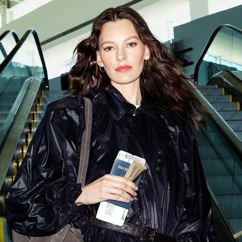  كريم الأساس إليوجن لومينس غلو بعامل حماية 30 وتركيبة مبتكرة من آورجلاس كوزمتيكس