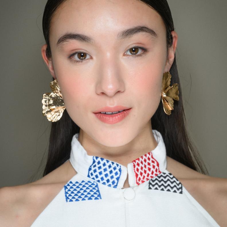 العناية بالبشرة بتقنية Microneedling: كل ما تريدين معرفته من فوائد ومخاطر