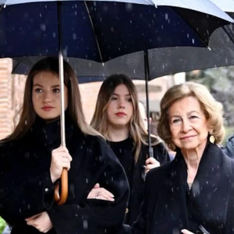 العائلة الملكية الإسبانية تودع الأميرة إيرين