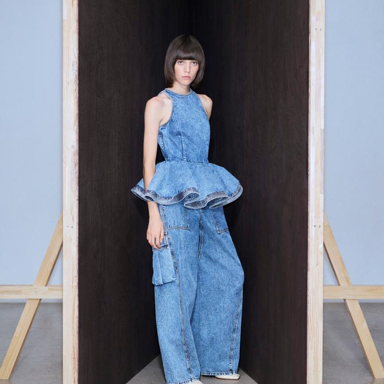 موضة الدنيم بأسلوب لم تشاهديه من قبل في الشتاء