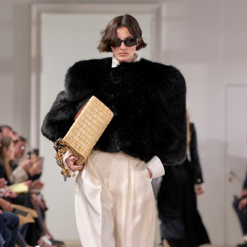 جاكيتات الفرو الفضفاضة تمنحك الدفء والجاذبية