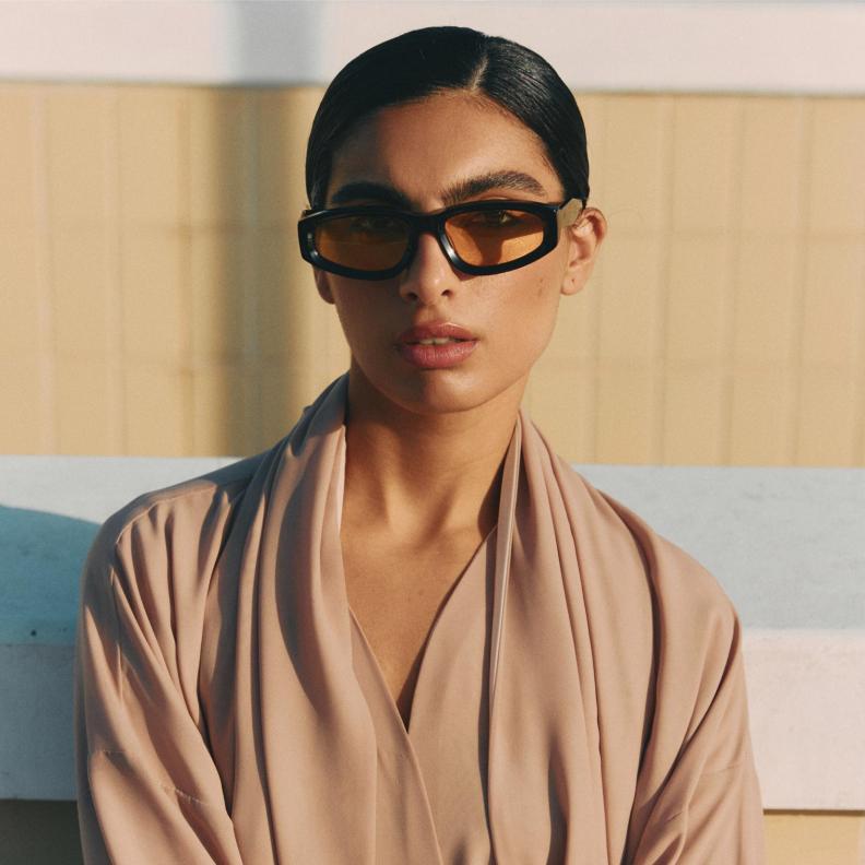 خاص لـ "هي": 10 عناصر أساسية في استوديو مصمم النظارات أحمد الزرعوني