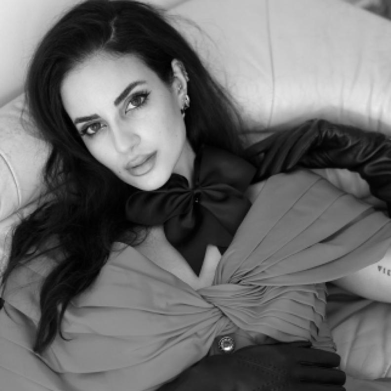 المؤثرة في مجال الموضة عفاف صيام